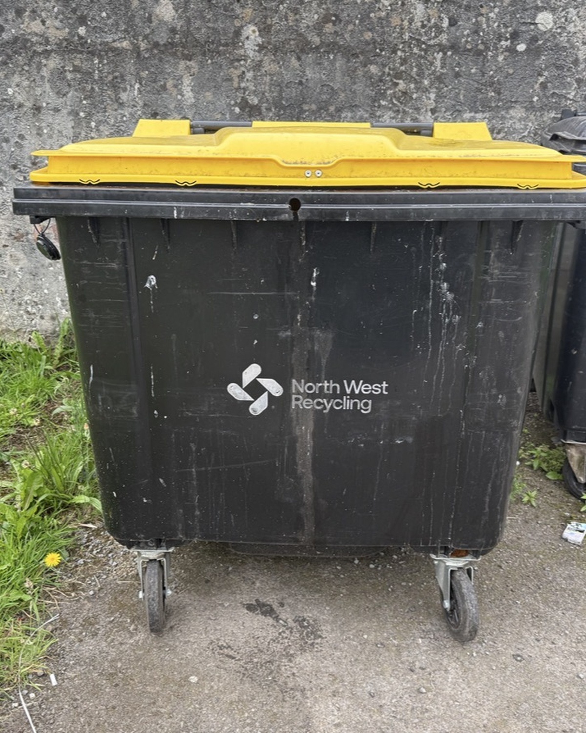 Commercial bin before cleaning