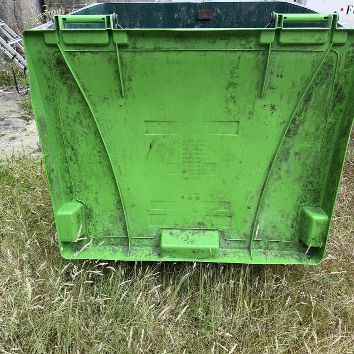 Commercial bin before cleaning